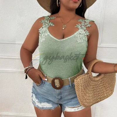 SHEIN Clasi Top aplique con encaje correa ancha