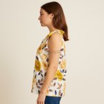 SHEIN Elegant Blouse with a Modern Touch - Image 3